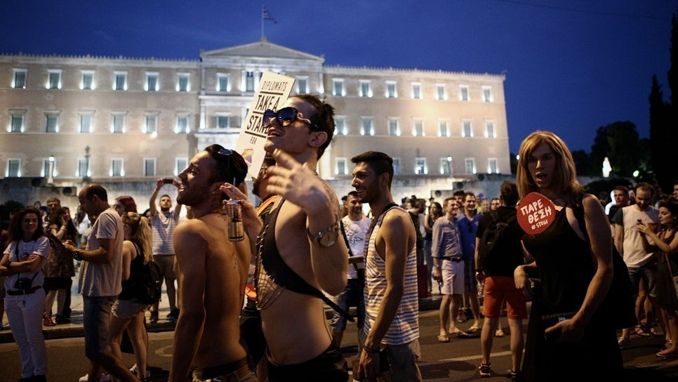 Το ν/σ για την αλλαγή φύλου προκαλεί εσωκομματικούς τριγμούς και στη ΝΔ – Απειλεί τη δεδηλωμένη της κυβέρνησης – Ποιοι βουλευτές θα καταψηφίσουν